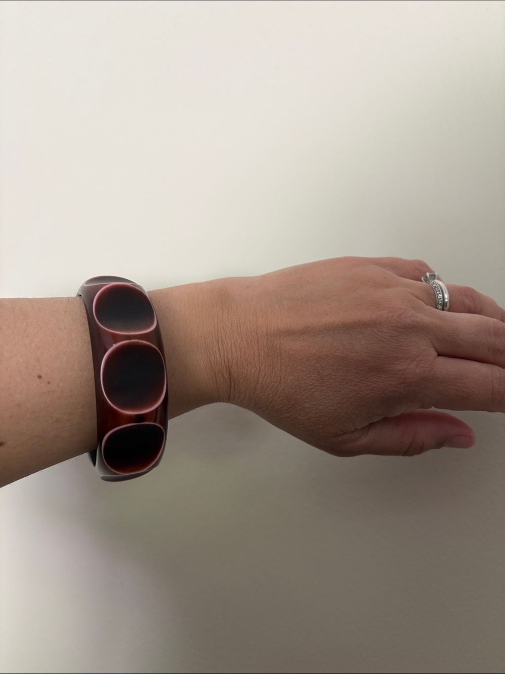 Vintage Sculptural Lucite Bangle Bracelet – Deep Cocoa Swirl Statement Cuff